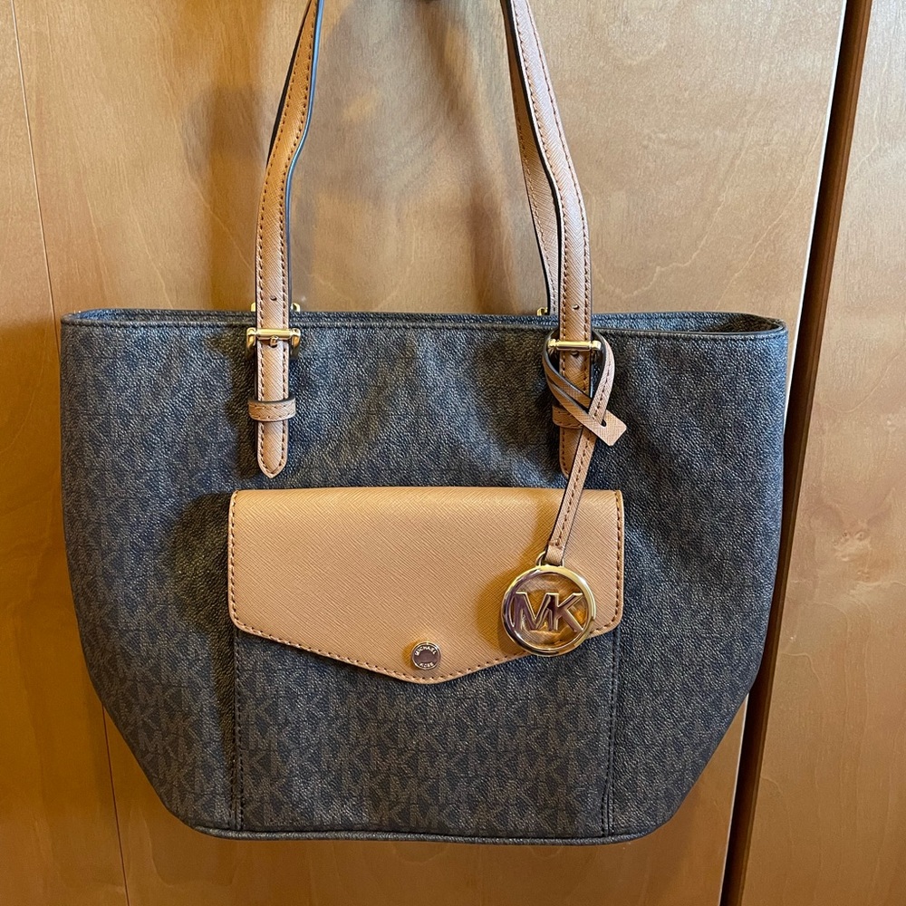NWT Michael Kors jet set tote.